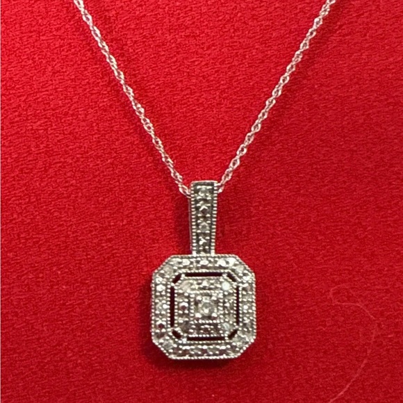 Dazzling White Gold Princess Cut Diamond Silver Pendant Necklace. - Picture 2 of 3